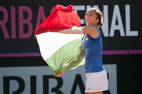 Italy beats Russia to win 4th Fed Cup title