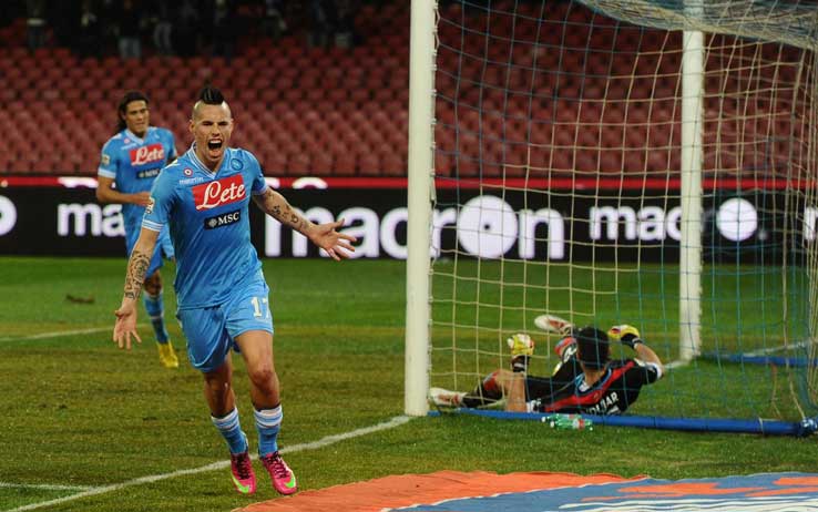 Catania al tappeto, il Napoli aggancia la Juve in vetta - Sport - Sky.