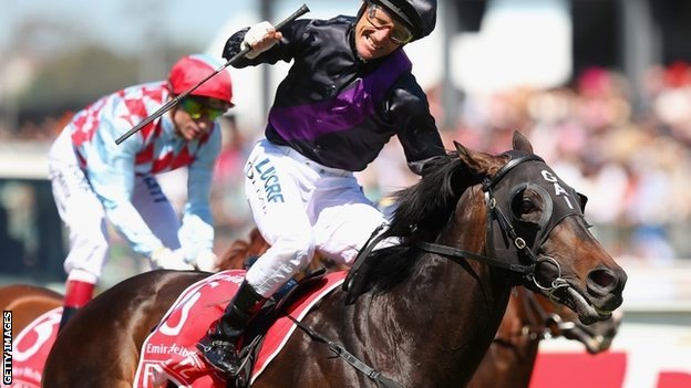 BBC Sport - Melbourne Cup: Fiorente beats Red Cadeaux and Mount Athos