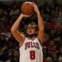 Basket Nba : Belinelli vince il derby su Bargnani